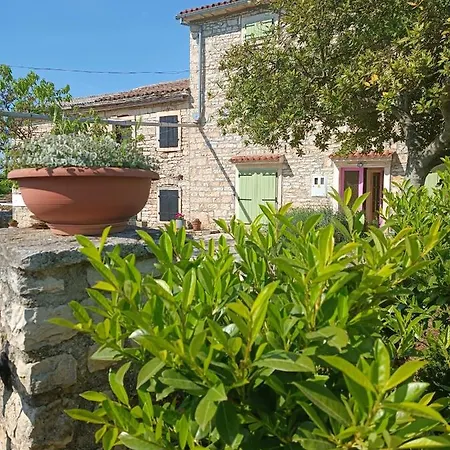 Stone House In Istria Modrusani